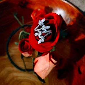 Vintage Climbing Leaf CZ and 💝925 Silver Ring